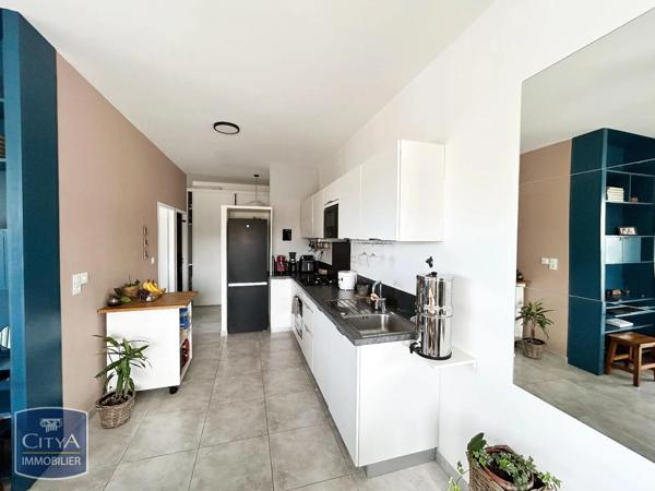 Appartement à louer 2 pièces 59.04m² Saint-Pierre (97410)