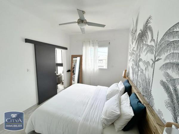 Appartement à louer 2 pièces 59.04m² Saint-Pierre (97410)