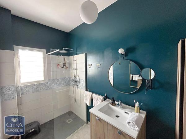 Appartement à louer 2 pièces 59.04m² Saint-Pierre (97410)