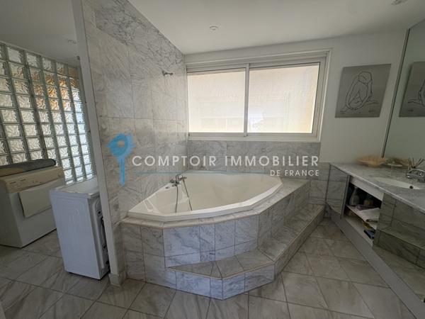 Appartement
                                                                                                                                                                                                                                                                                                                        4 pièce(s)                                                                                                                                                                                                          2 chambre(s)                                                                                                                                                                                                          147  m²