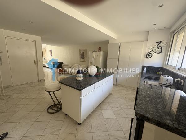 Appartement
                                                                                                                                                                                                                                                                                                                        4 pièce(s)                                                                                                                                                                                                          2 chambre(s)                                                                                                                                                                                                          147  m²
