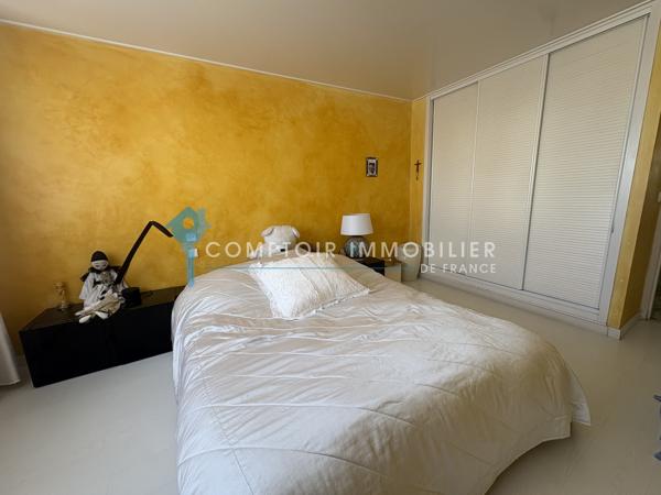 Appartement
                                                                                                                                                                                                                                                                                                                        4 pièce(s)                                                                                                                                                                                                          2 chambre(s)                                                                                                                                                                                                          147  m²