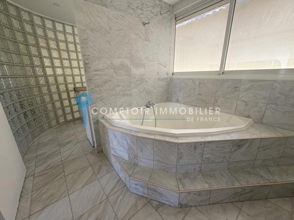 Appartement
                                                                                                                                                                                                                                                                                                                        4 pièce(s)                                                                                                                                                                                                          2 chambre(s)                                                                                                                                                                                                          147  m²