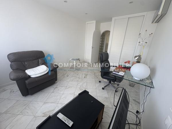 Appartement
                                                                                                                                                                                                                                                                                                                        4 pièce(s)                                                                                                                                                                                                          2 chambre(s)                                                                                                                                                                                                          147  m²