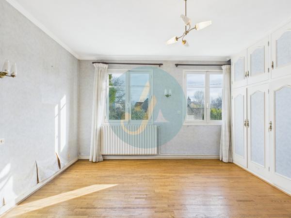 Narcy (58400) Maison élevée sur sous-sol, 2 chambres, garage, terrasses, idéal pour résidence principale, secondaire ou inve