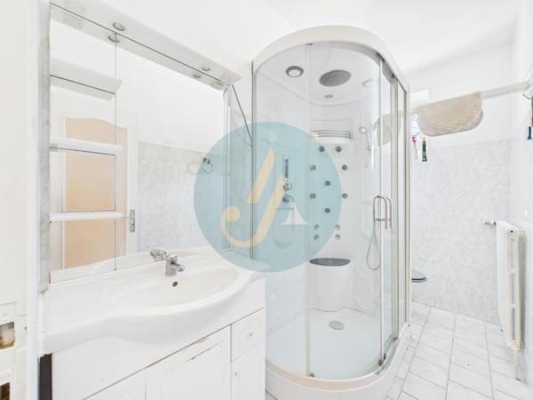 Narcy (58400) Maison élevée sur sous-sol, 2 chambres, garage, terrasses, idéal pour résidence principale, secondaire ou inve