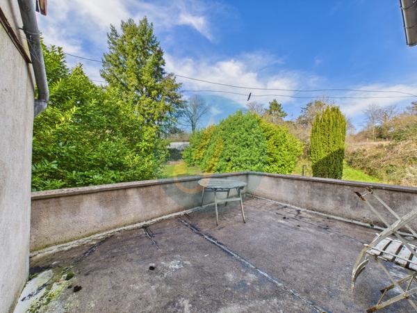 Narcy (58400) Maison élevée sur sous-sol, 2 chambres, garage, terrasses, idéal pour résidence principale, secondaire ou inve