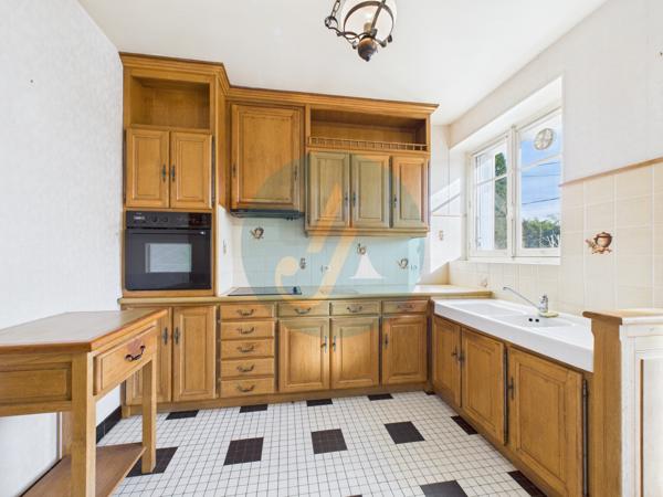 Narcy (58400) Maison élevée sur sous-sol, 2 chambres, garage, terrasses, idéal pour résidence principale, secondaire ou inve