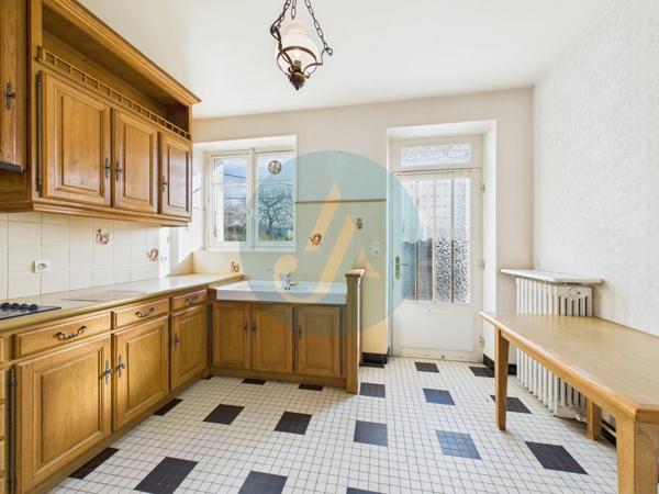 Narcy (58400) Maison élevée sur sous-sol, 2 chambres, garage, terrasses, idéal pour résidence principale, secondaire ou inve