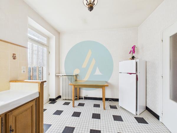 Narcy (58400) Maison élevée sur sous-sol, 2 chambres, garage, terrasses, idéal pour résidence principale, secondaire ou inve