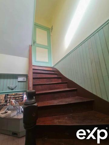 En plein coeur d'Aubeterre Bâtisse avec local commercial et appartement