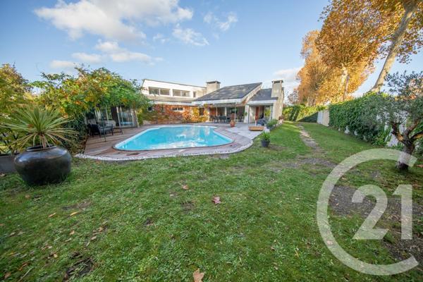 Maison à vendre  8 pièces - 204,48 m 2   ST MEDARD EN JALLES  - 33