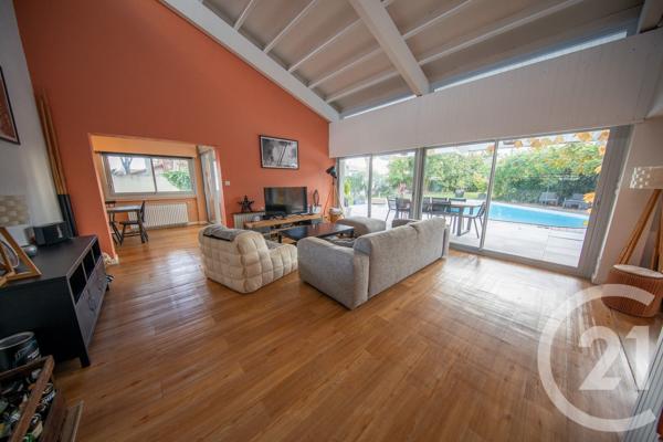 Maison à vendre  8 pièces - 204,48 m 2   ST MEDARD EN JALLES  - 33