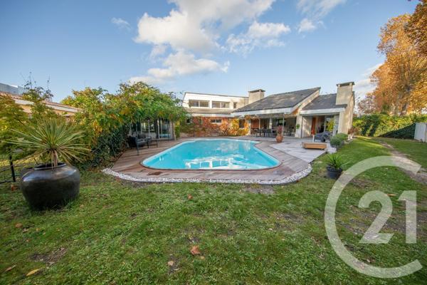 Maison à vendre  8 pièces - 204,48 m 2   ST MEDARD EN JALLES  - 33