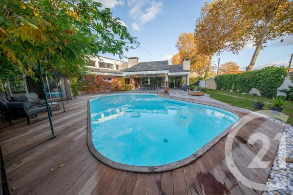 Maison à vendre  8 pièces - 204,48 m 2   ST MEDARD EN JALLES  - 33