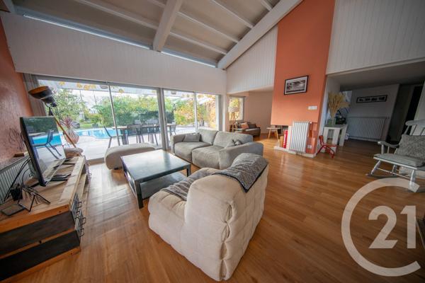 Maison à vendre  8 pièces - 204,48 m 2   ST MEDARD EN JALLES  - 33