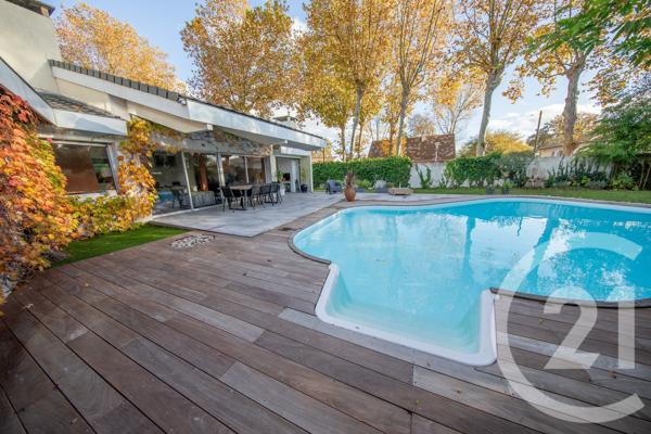 Maison à vendre  8 pièces - 204,48 m 2   ST MEDARD EN JALLES  - 33