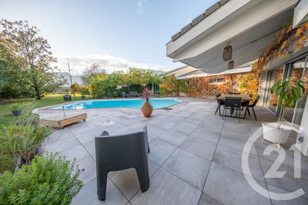 Maison à vendre  8 pièces - 204,48 m 2   ST MEDARD EN JALLES  - 33