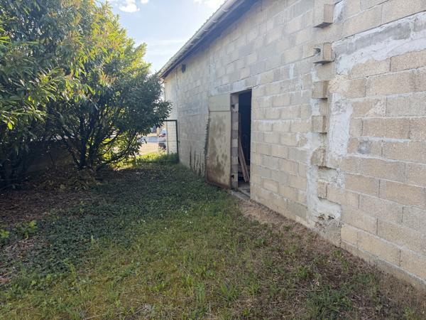 Grange à aménager 40 000 € H.A.I.*