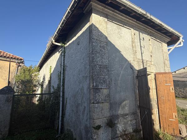 Grange à aménager 40 000 € H.A.I.*