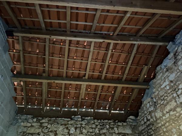 Grange à aménager 40 000 € H.A.I.*