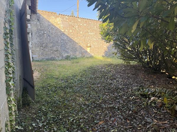 Grange à aménager 40 000 € H.A.I.*