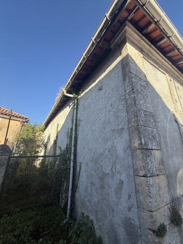 Grange à aménager 40 000 € H.A.I.*