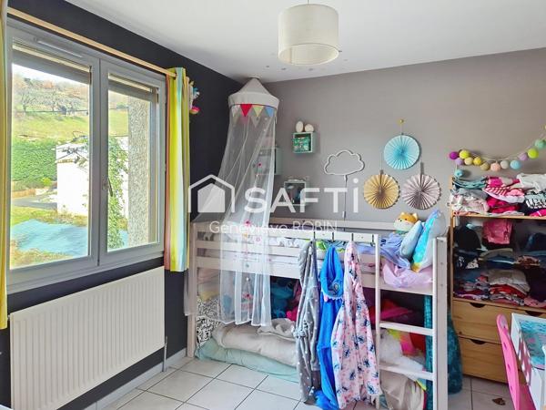 Maison familiale individuelle de 196 m² habitables avec 6 chambres – Terrain de 759 m²