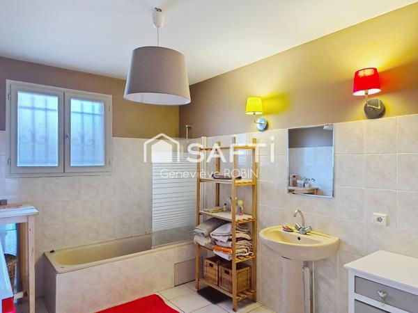 Maison familiale individuelle de 196 m² habitables avec 6 chambres – Terrain de 759 m²