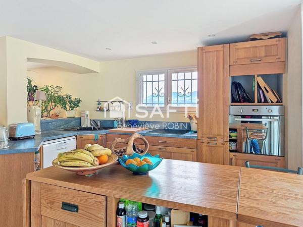 Maison familiale individuelle de 196 m² habitables avec 6 chambres – Terrain de 759 m²