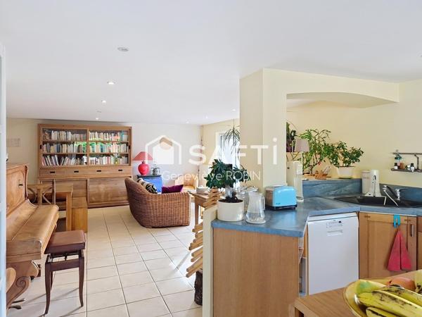 Maison familiale individuelle de 196 m² habitables avec 6 chambres – Terrain de 759 m²