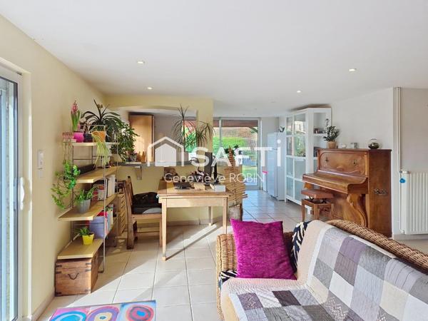 Maison familiale individuelle de 196 m² habitables avec 6 chambres – Terrain de 759 m²