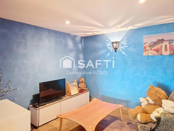 Maison familiale individuelle de 196 m² habitables avec 6 chambres – Terrain de 759 m²