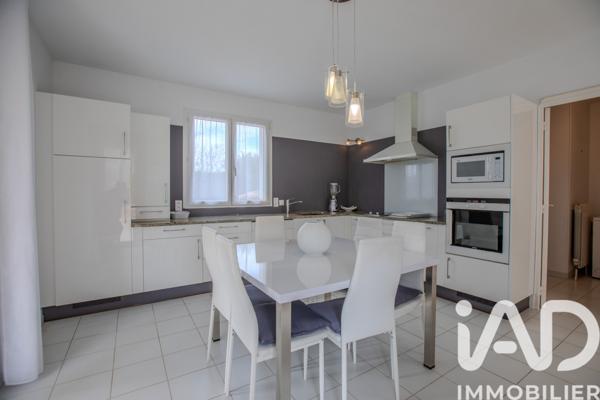 Maison à vendre 5 pièces 138 m² Sainte-Cécile-les-Vignes