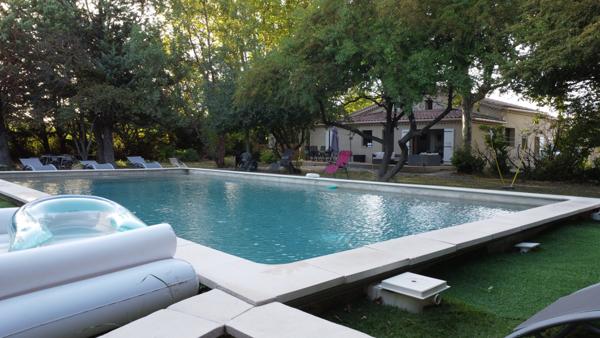 Entraigues-sur-la-Sorgue (84320) Villa en campagne à Entraigues de 150 m2, 4 chambres + T2 de 45 m2