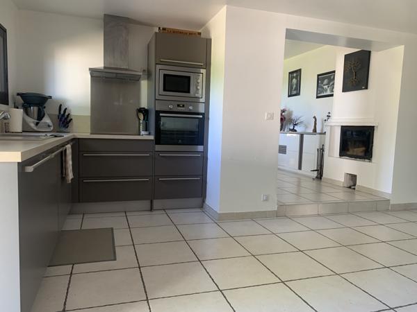 Entraigues-sur-la-Sorgue (84320) Villa en campagne à Entraigues de 150 m2, 4 chambres + T2 de 45 m2