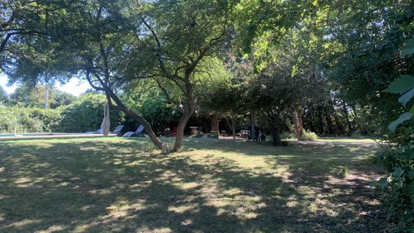 Entraigues-sur-la-Sorgue (84320) Villa en campagne à Entraigues de 150 m2, 4 chambres + T2 de 45 m2