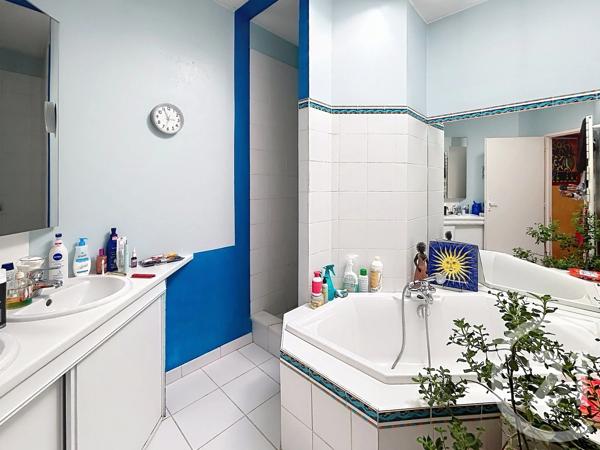 Appartement à vendre  5 pièces - 101,93 m 2   NANCY  - 54