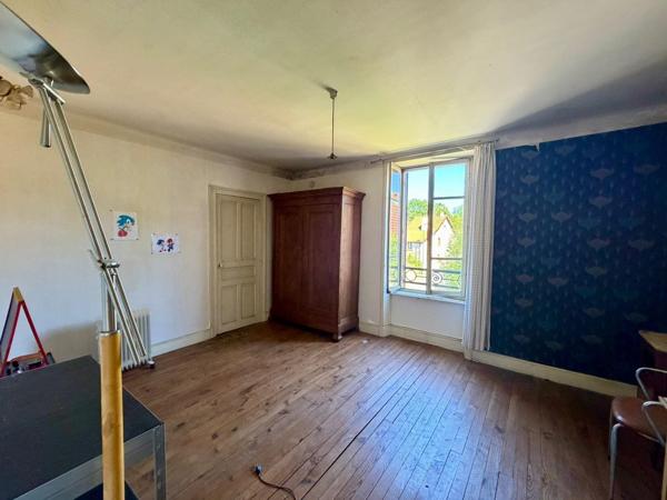 Maison d'habitation sur 2 niveaux avec sous-sol