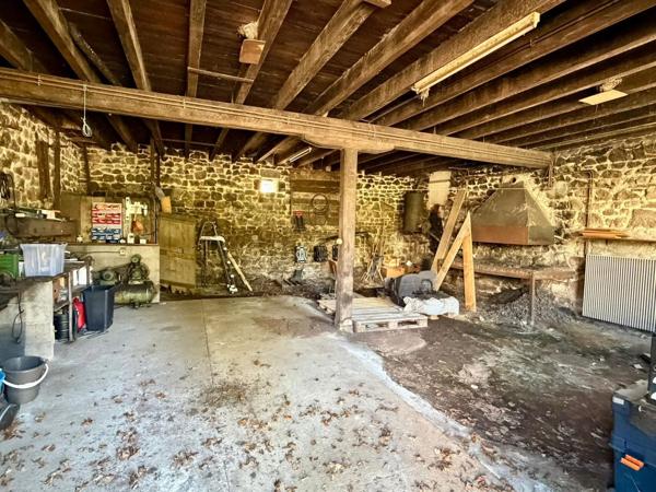 Maison d'habitation sur 2 niveaux avec sous-sol
