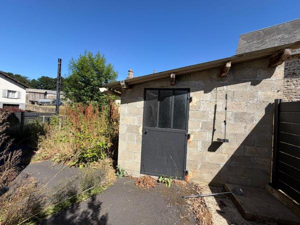 Maison d'habitation sur 2 niveaux avec sous-sol