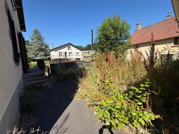 Maison d'habitation sur 2 niveaux avec sous-sol