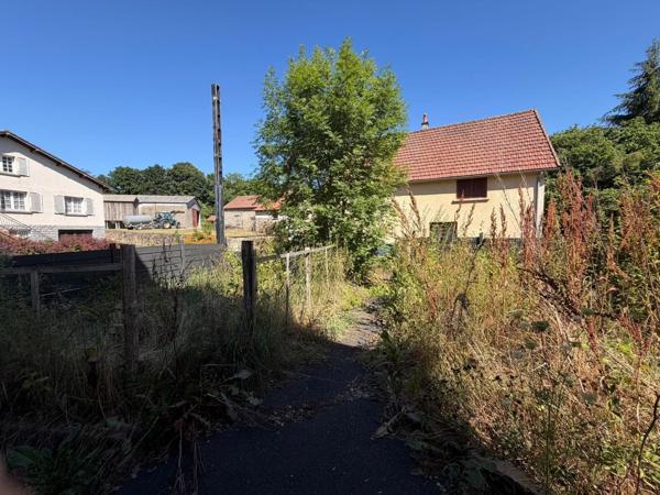 Maison d'habitation sur 2 niveaux avec sous-sol