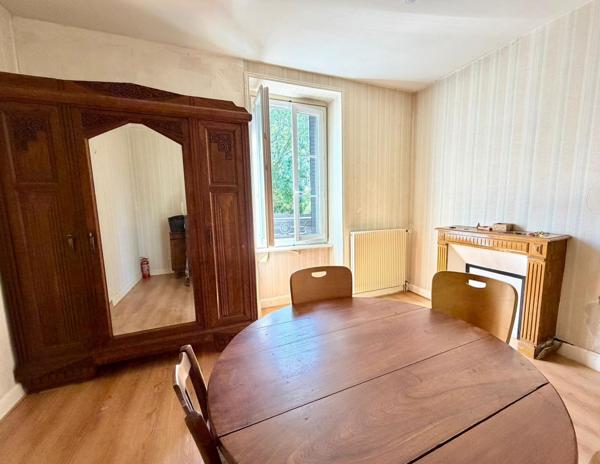 Maison d'habitation sur 2 niveaux avec sous-sol
