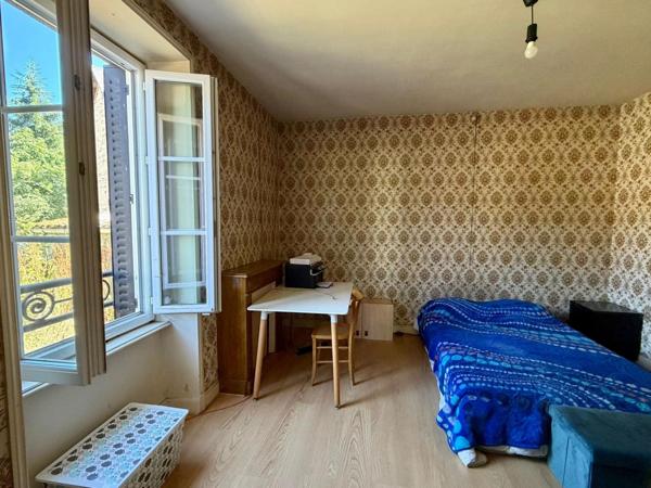 Maison d'habitation sur 2 niveaux avec sous-sol