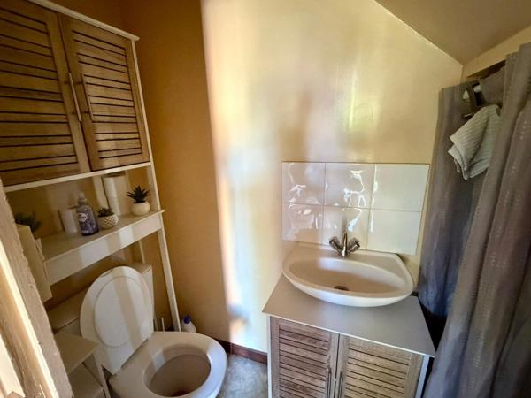 Maison d'habitation sur 2 niveaux avec sous-sol