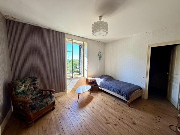 Maison d'habitation sur 2 niveaux avec sous-sol
