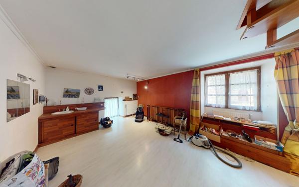 Maison à vendre    9 pièces • 253 m2 Sury-en-Vaux