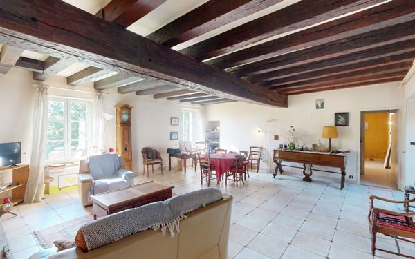 Maison à vendre    9 pièces • 253 m2 Sury-en-Vaux