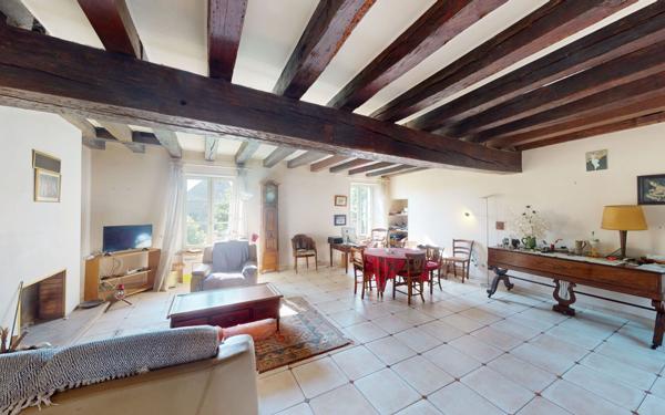 Maison à vendre    9 pièces • 253 m2 Sury-en-Vaux